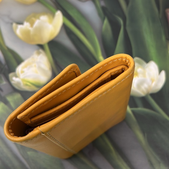 🦆 DOONEY AND BOURKE CLASSIC CLUTCH YELLOW PALOMINO LEATHER TRIFOLD WALLET - Picture 8 of 10